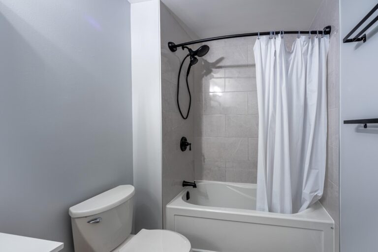 Ottawa Bathroom Renovation Tub And Tile Combo 768x512