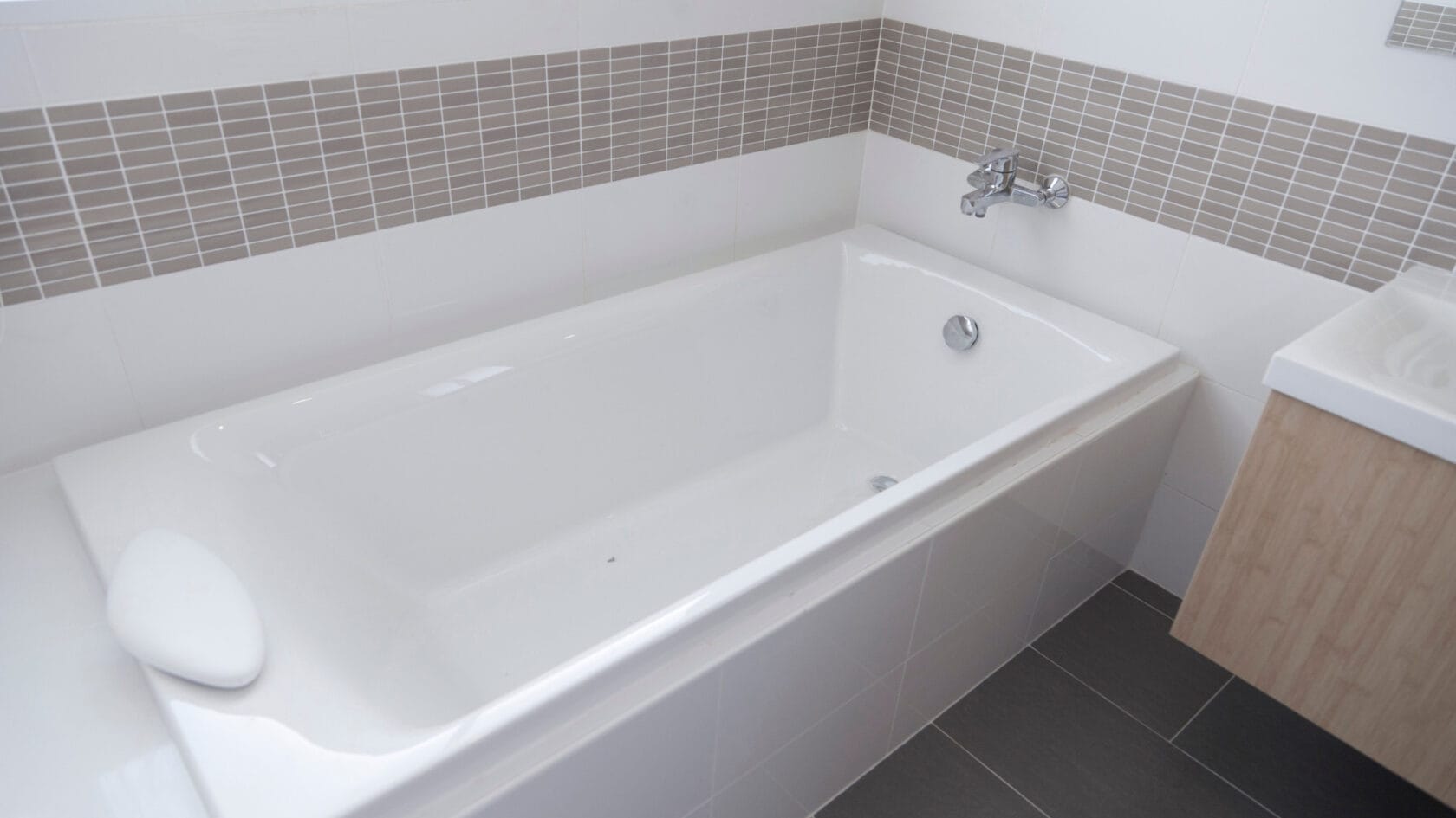 A Guide to Bathtub Varieties