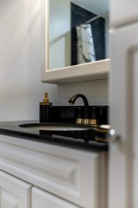 Bathroom renovation in Ottawa lwhite vanity with black top and black faucet