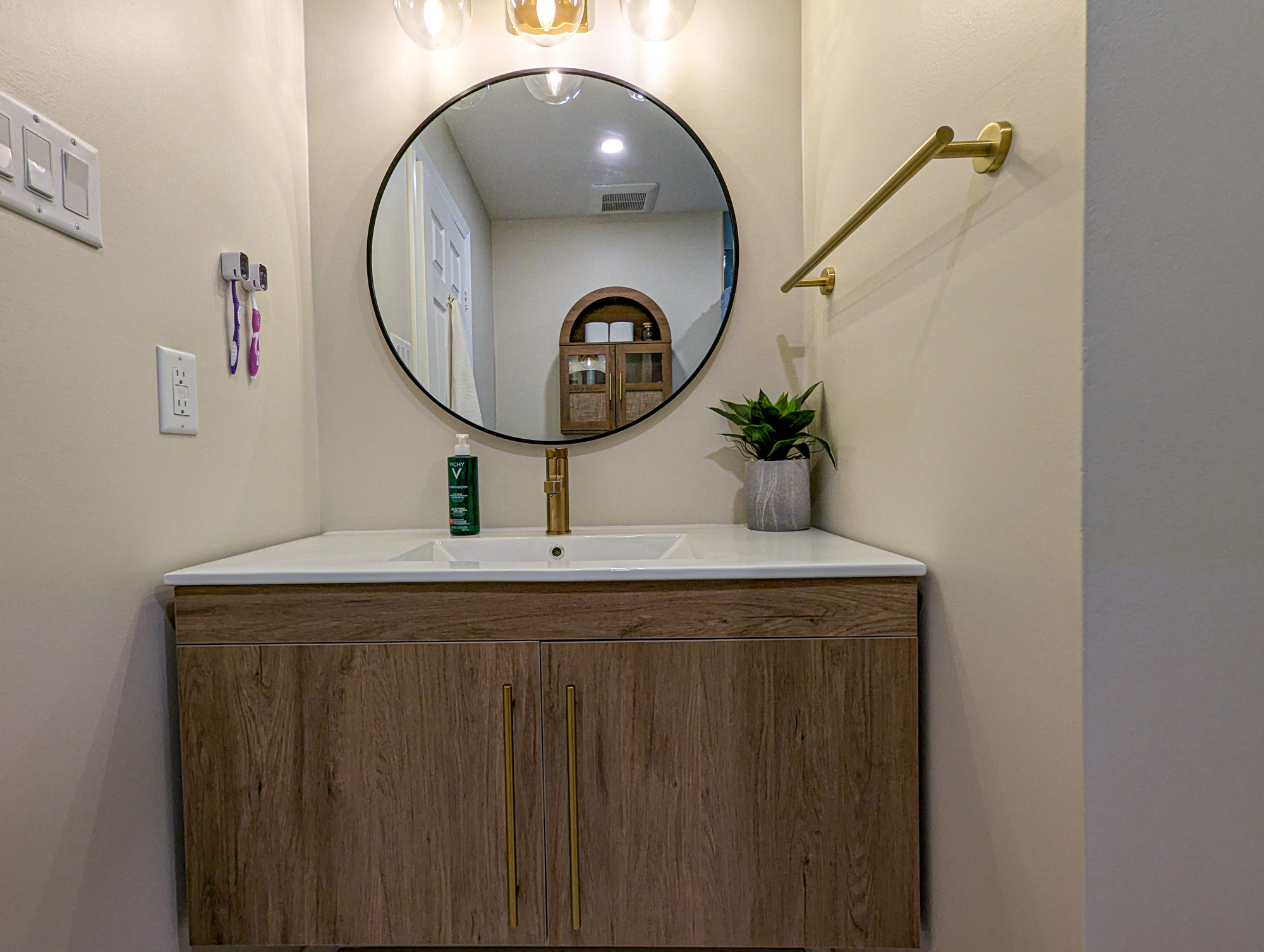 Ottawa Bathroom Renovation in Gloucester Near Innes Road: A Vertical Blue Oasis