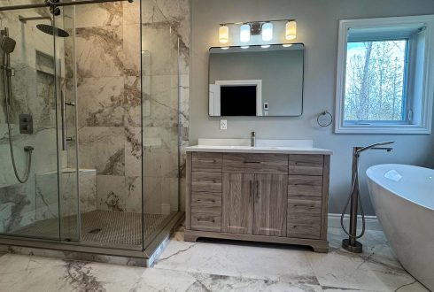 Elegant 4-Piece Bathroom Sanctuary: A Masterpiece in Carp, Ontario